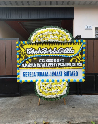 Papan Bunga Duka di Danau Kembar