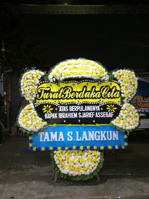 Papan Bunga Duka di Danau Kembar