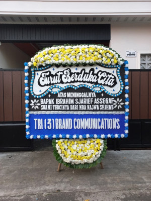 Papan Bunga Duka di Danau Kembar